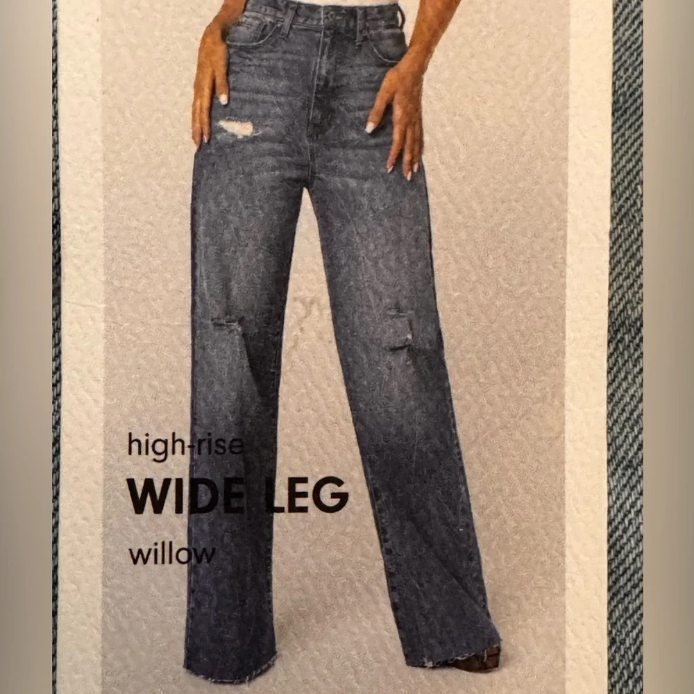 Celebrity Pink High Rise wide leg willow jeans NWT 7/28